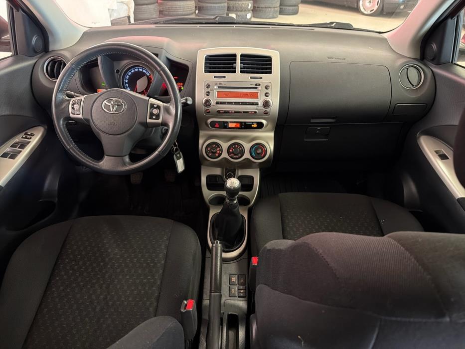 TOYOTA Urban Cruiser 2010