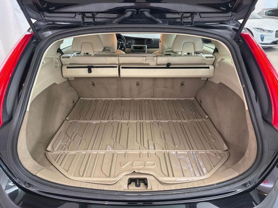 VOLVO V60 2011