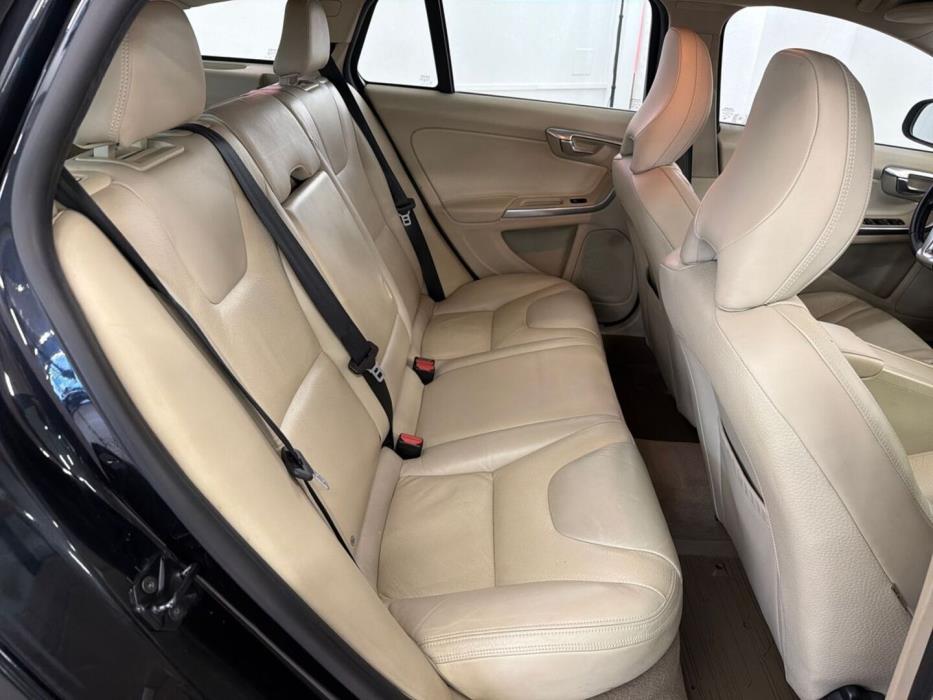 VOLVO V60 2011