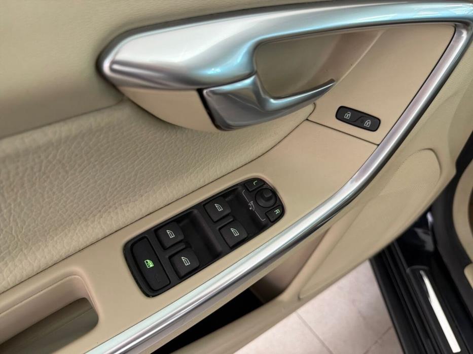 VOLVO V60 2011