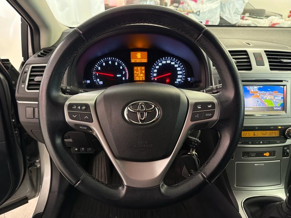 TOYOTA Avensis 2012