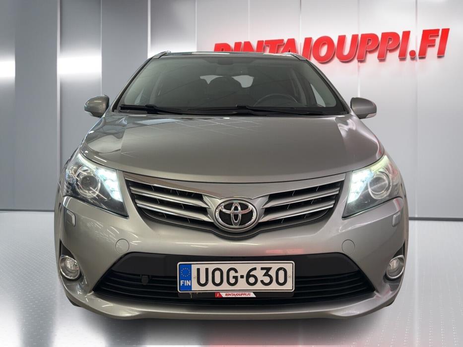TOYOTA Avensis 2012