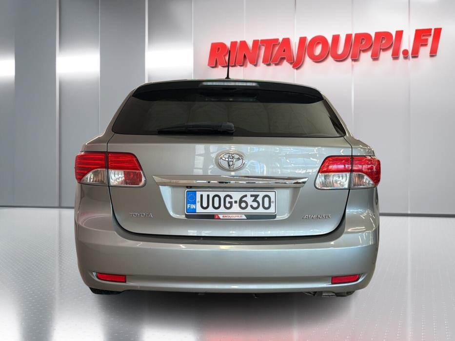 TOYOTA Avensis 2012