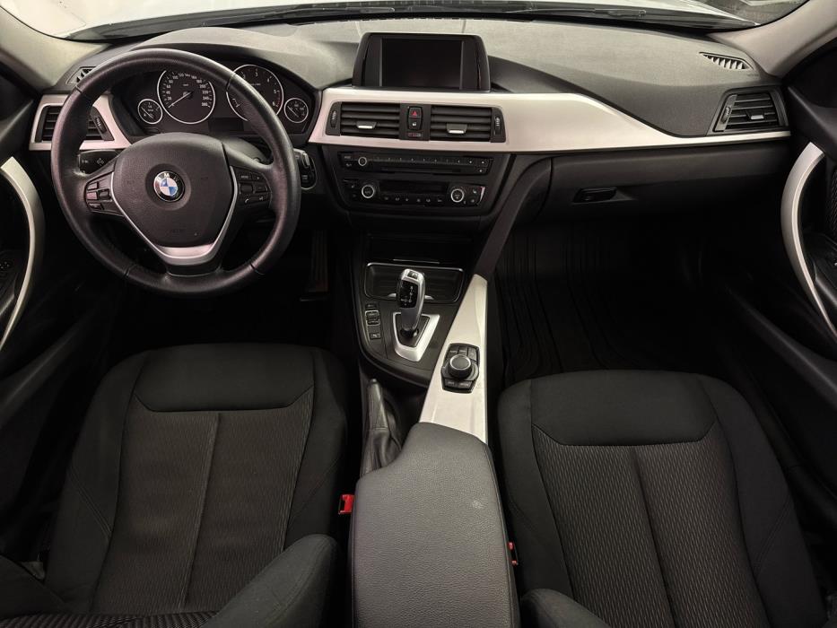 BMW 318 2012