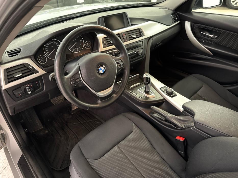 BMW 318 2012