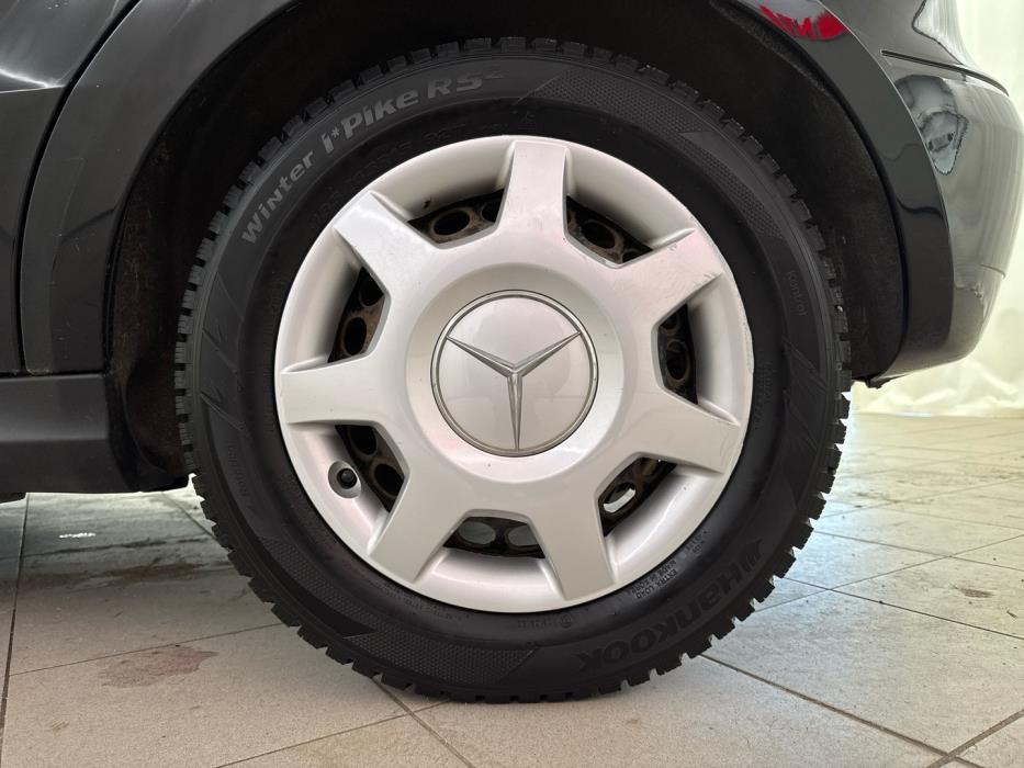 MERCEDES-BENZ A 2011