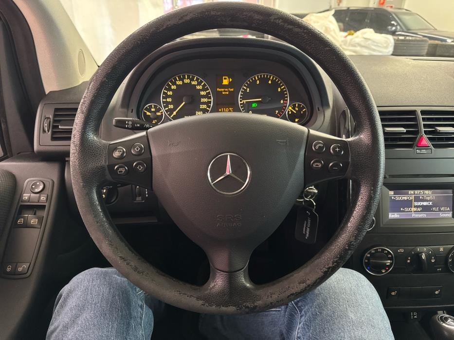 MERCEDES-BENZ A 2011