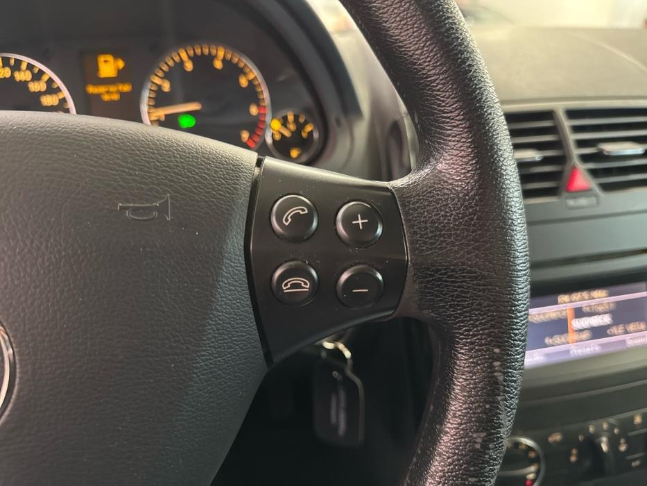 MERCEDES-BENZ A 2011