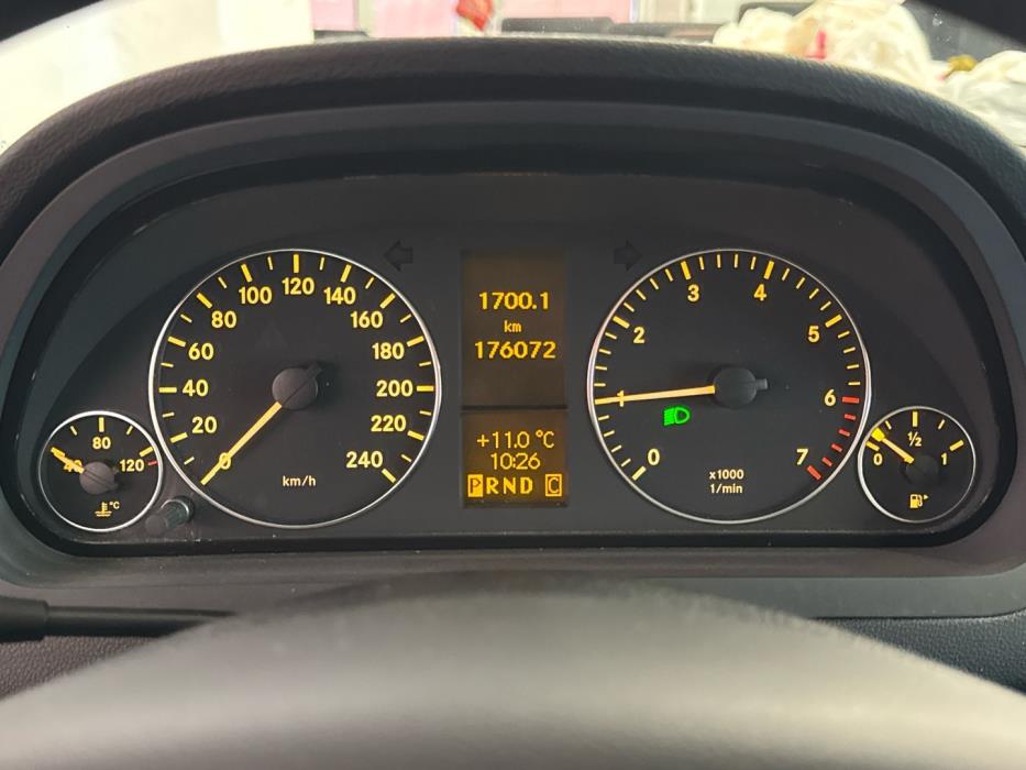 MERCEDES-BENZ A 2011