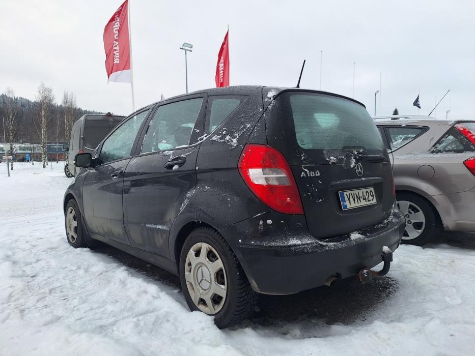 MERCEDES-BENZ A 2011