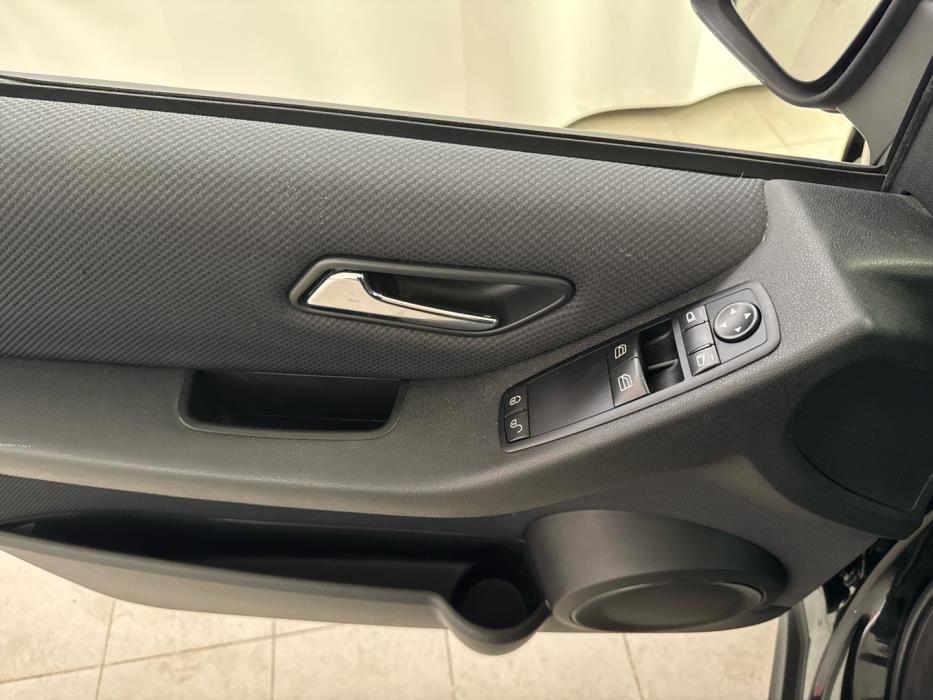 MERCEDES-BENZ A 2011