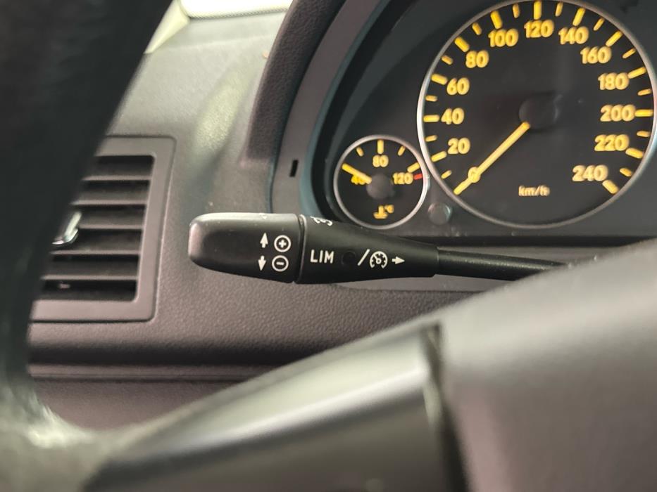 MERCEDES-BENZ A 2011