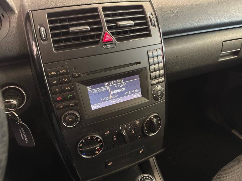 MERCEDES-BENZ A 2011
