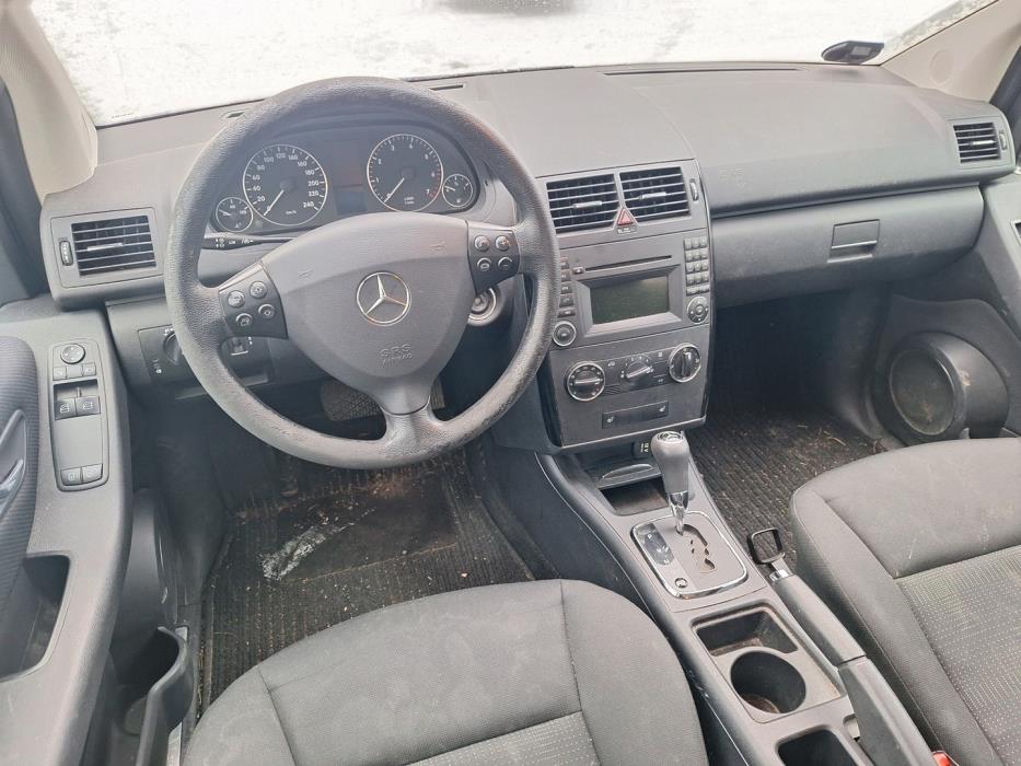 MERCEDES-BENZ A 2011