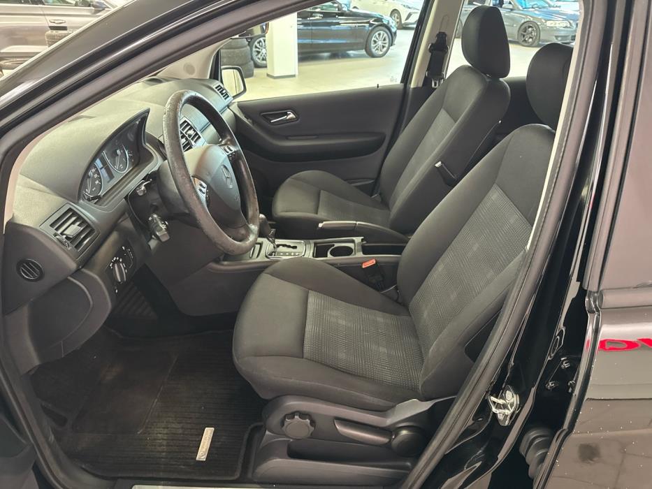 MERCEDES-BENZ A 2011