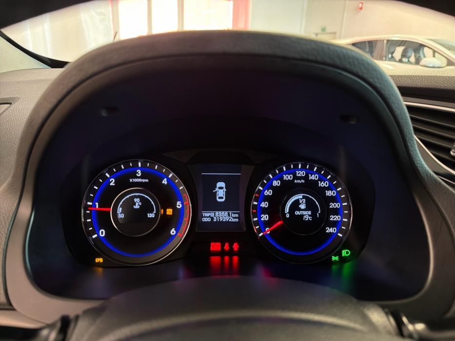 HYUNDAI i40 2012