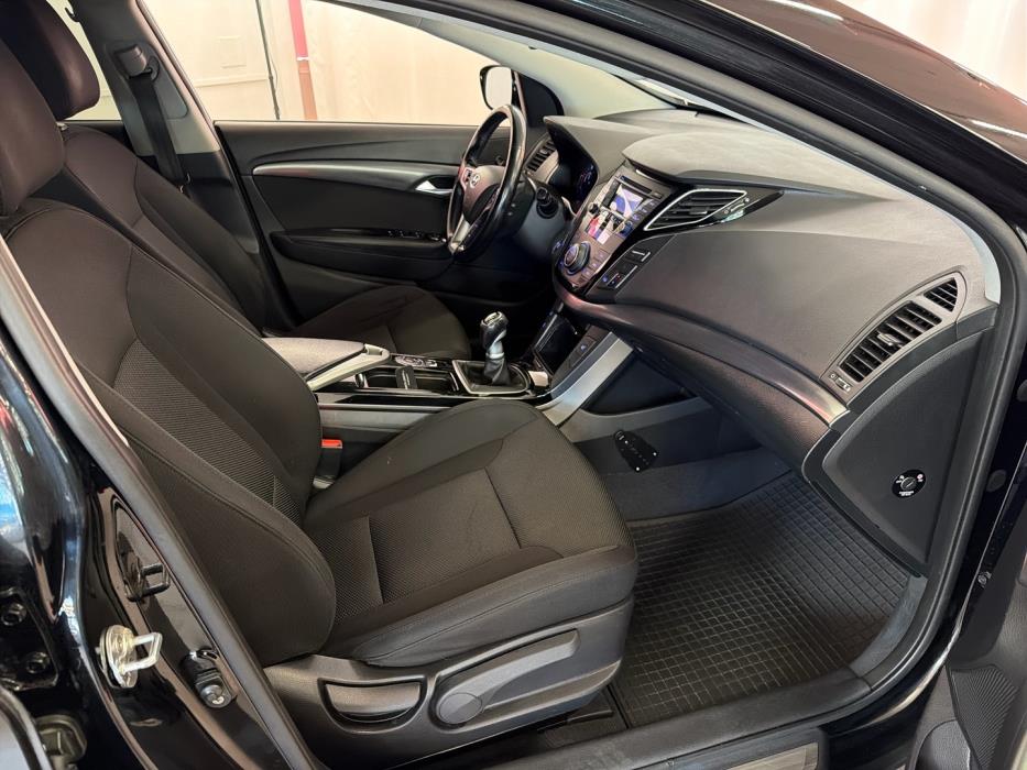 HYUNDAI i40 2012