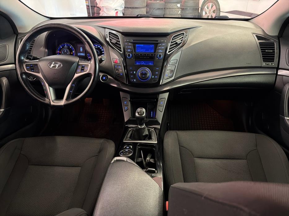 HYUNDAI i40 2012