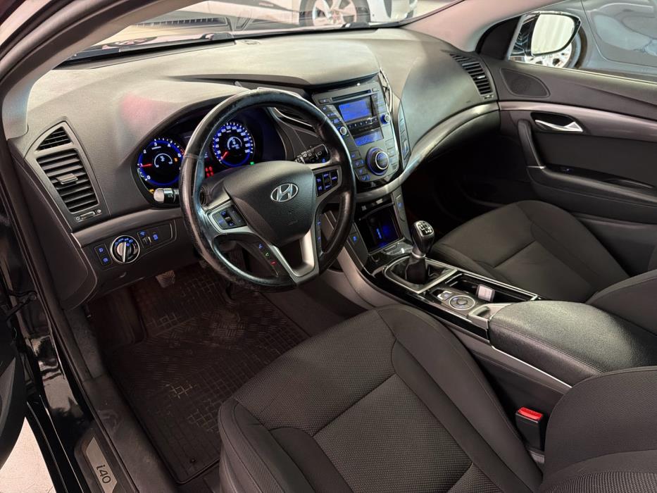 HYUNDAI i40 2012