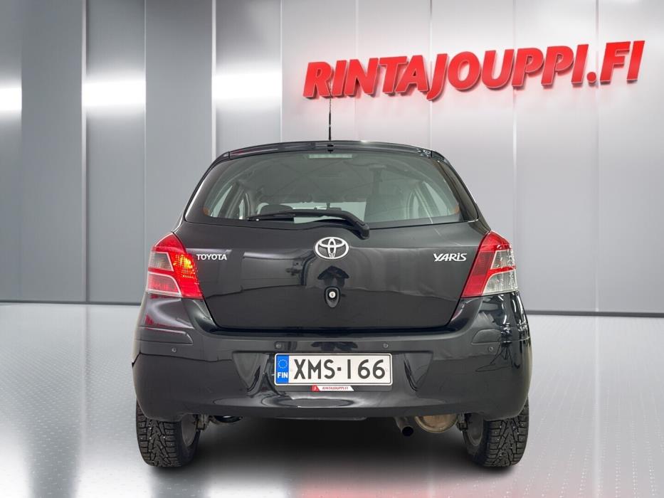 TOYOTA Yaris 2011