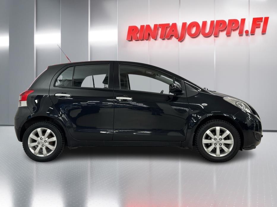 TOYOTA Yaris 2011