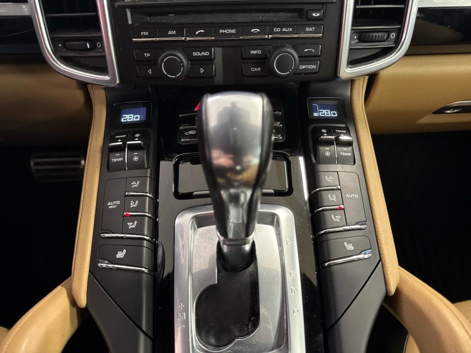 PORSCHE Cayenne 2015