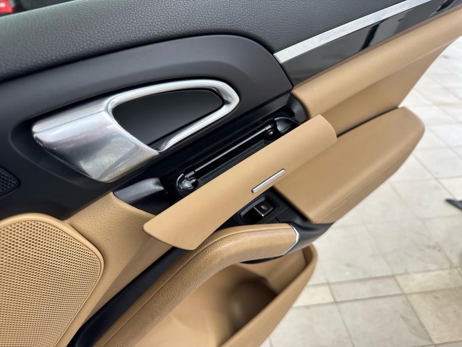 PORSCHE Cayenne 2015