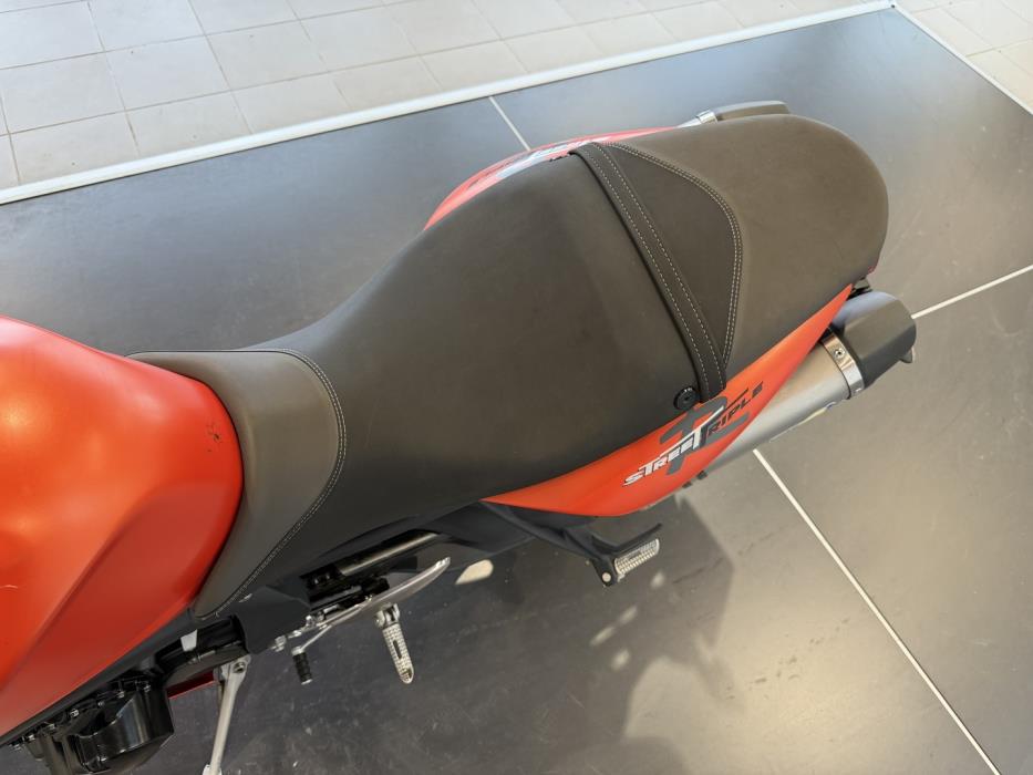 TRIUMPH STREET TRIPLE 2010