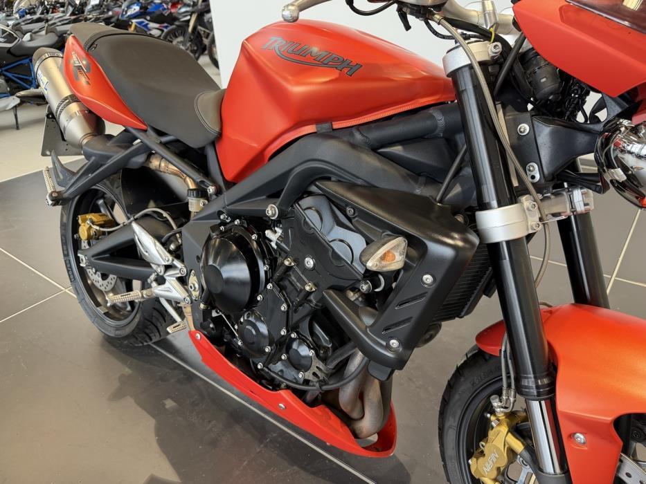 TRIUMPH STREET TRIPLE 2010