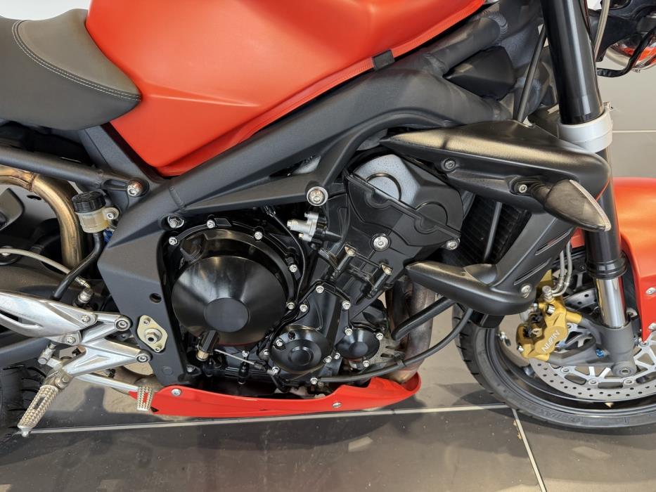 TRIUMPH STREET TRIPLE 2010