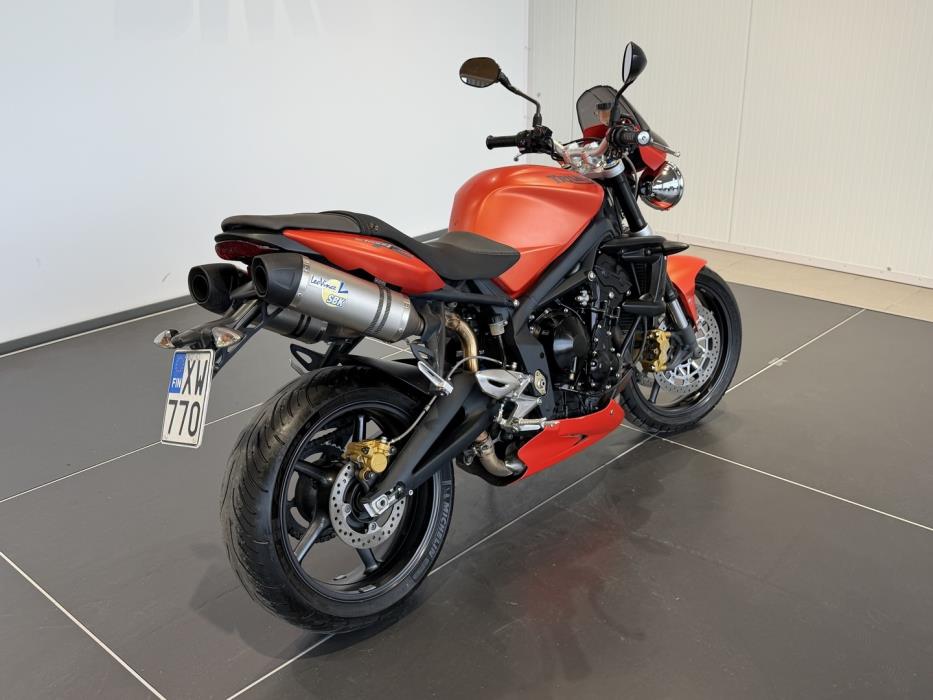 TRIUMPH STREET TRIPLE 2010
