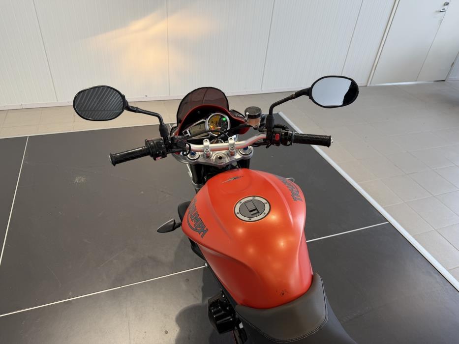 TRIUMPH STREET TRIPLE 2010