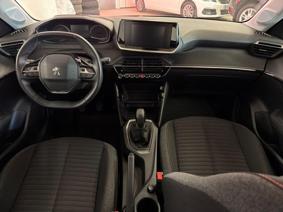 PEUGEOT 208 2021