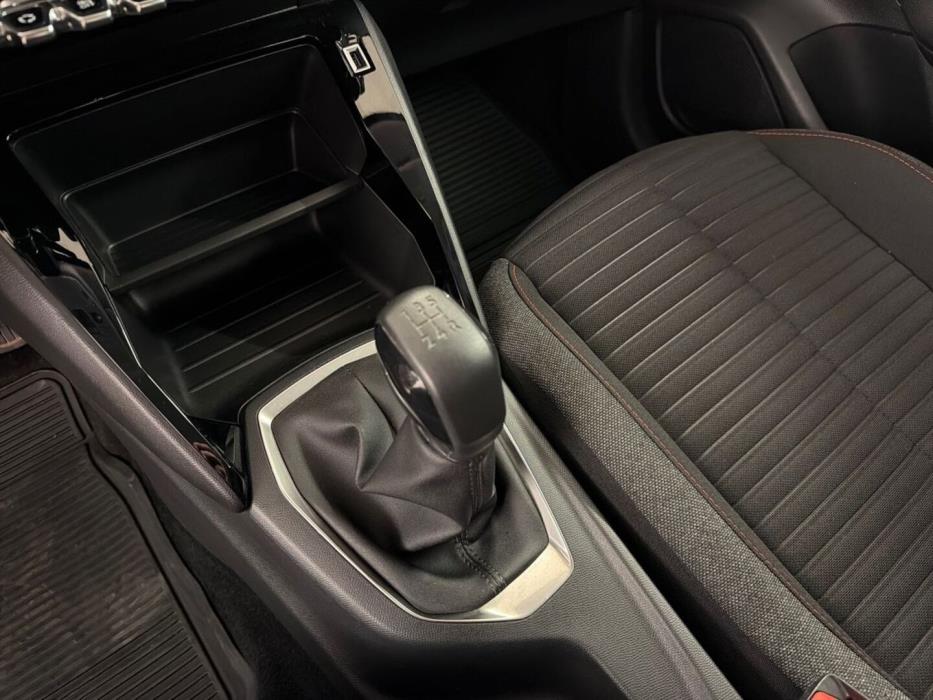 PEUGEOT 208 2021