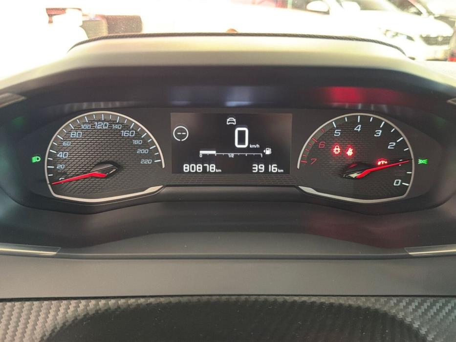 PEUGEOT 208 2021