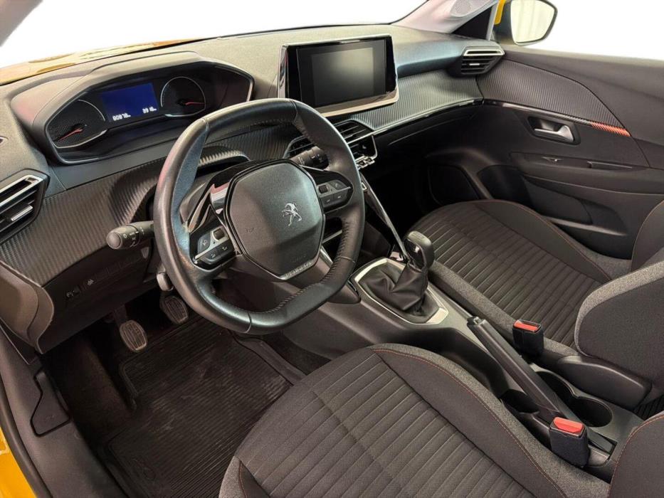 PEUGEOT 208 2021