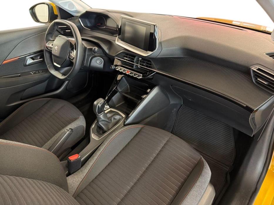 PEUGEOT 208 2021