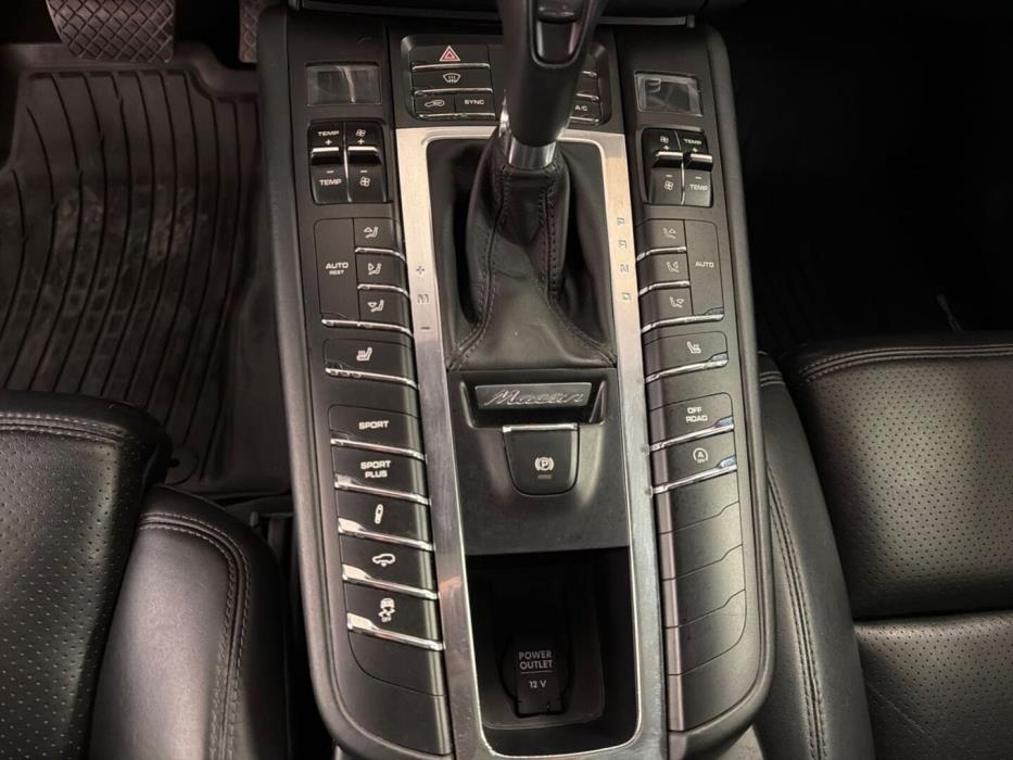 PORSCHE Macan 2015