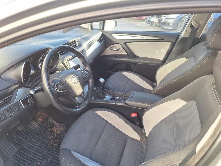 TOYOTA Avensis 2016