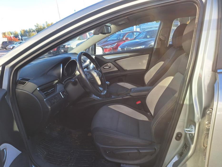TOYOTA Avensis 2016