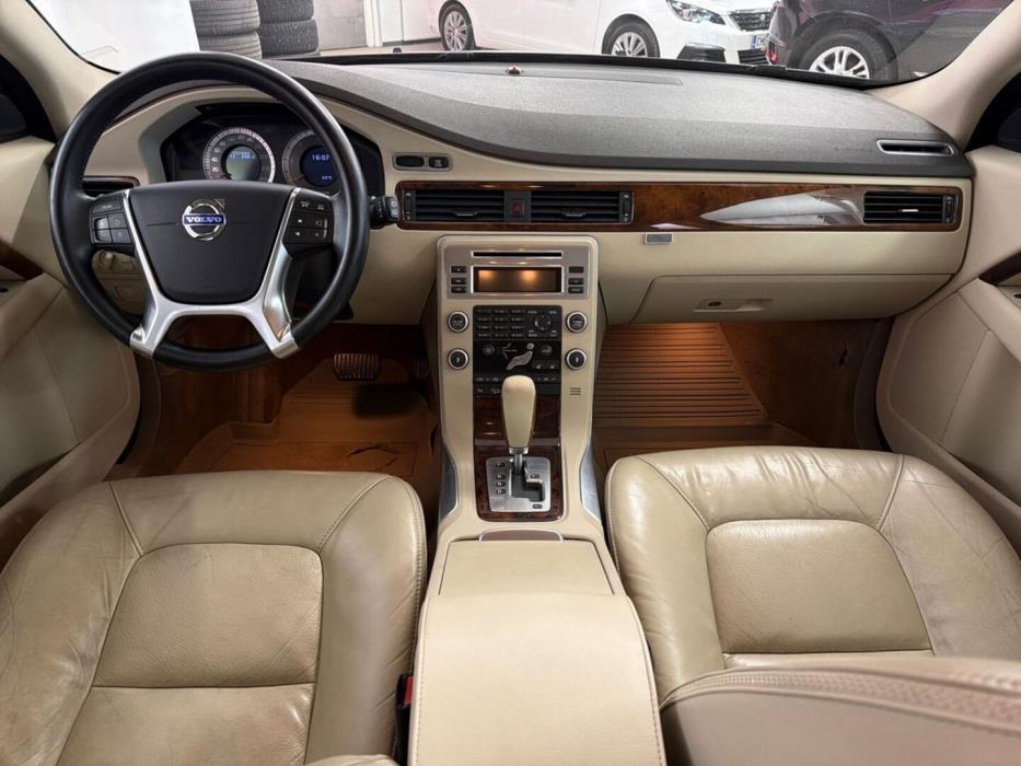 VOLVO XC70 2010