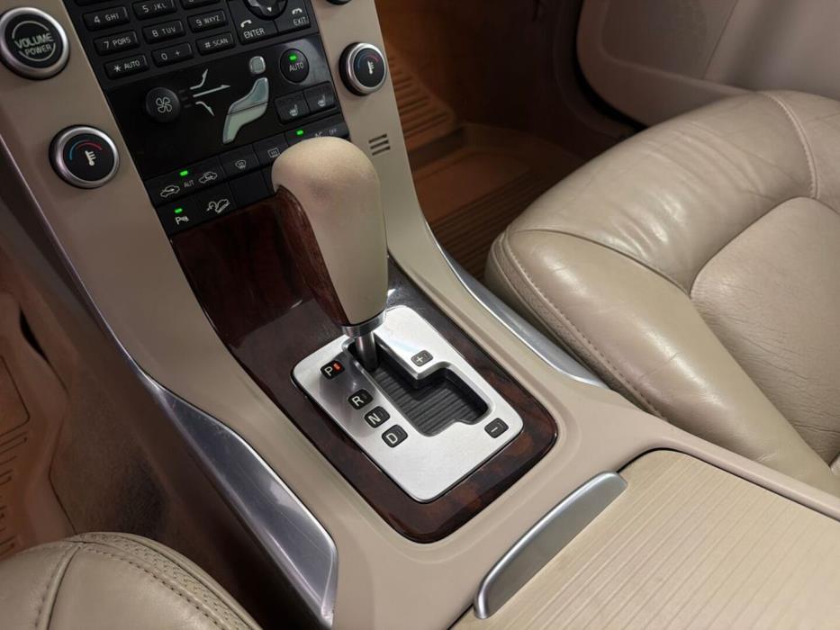 VOLVO XC70 2010