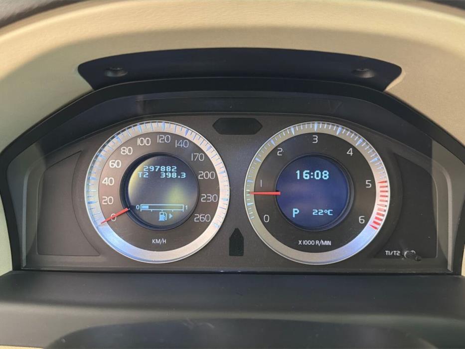 VOLVO XC70 2010