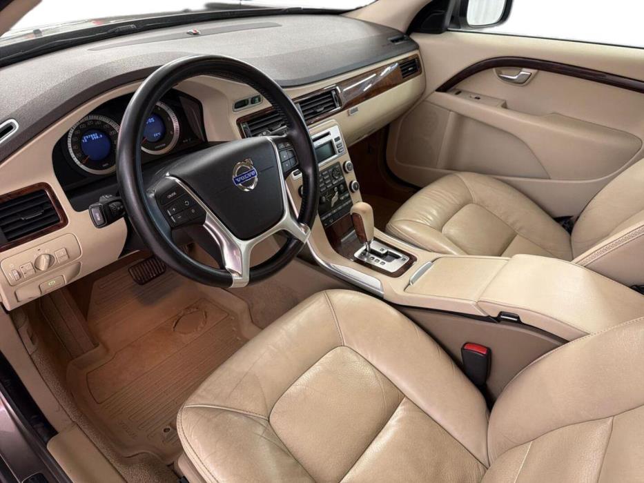 VOLVO XC70 2010
