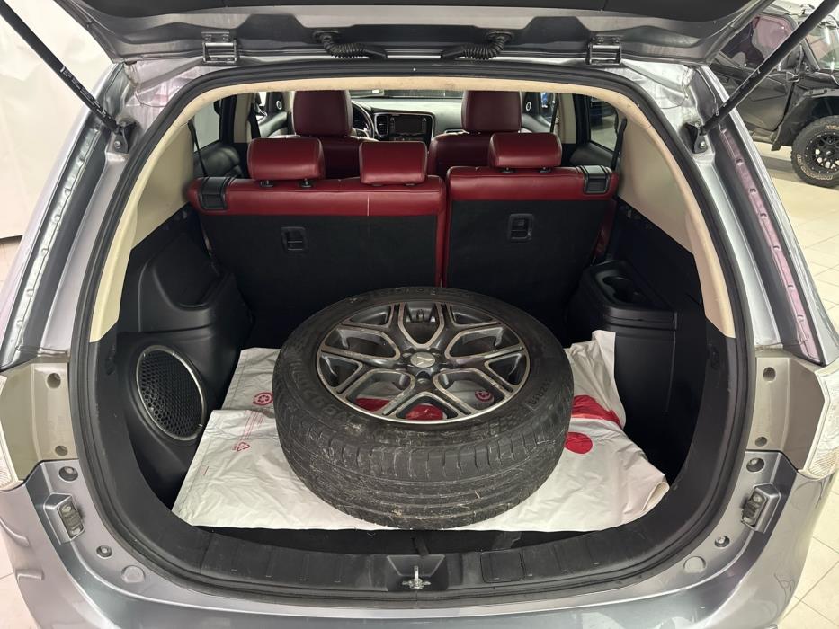 MITSUBISHI Outlander PHEV 2015