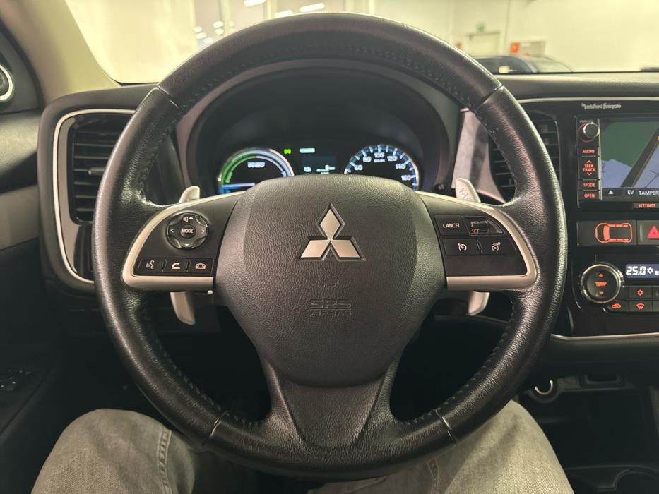 MITSUBISHI Outlander PHEV 2015