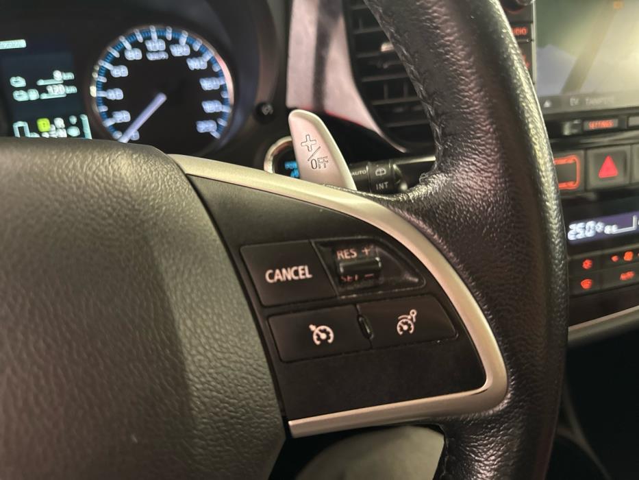 MITSUBISHI Outlander PHEV 2015