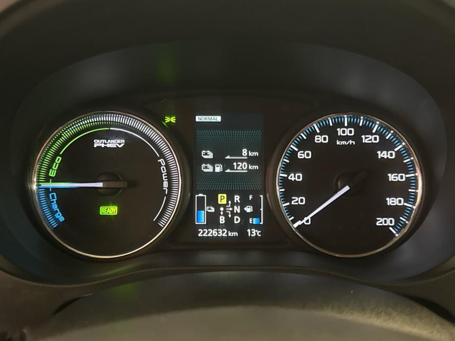 MITSUBISHI Outlander PHEV 2015