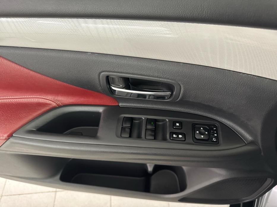 MITSUBISHI Outlander PHEV 2015