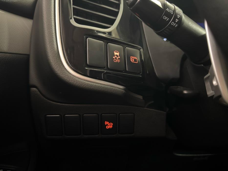 MITSUBISHI Outlander PHEV 2015